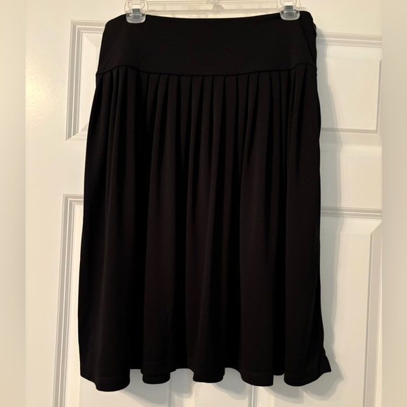 Isaac Mizrahi Black Pleated Flowy Midi Skirt - Picture 1 of 4
